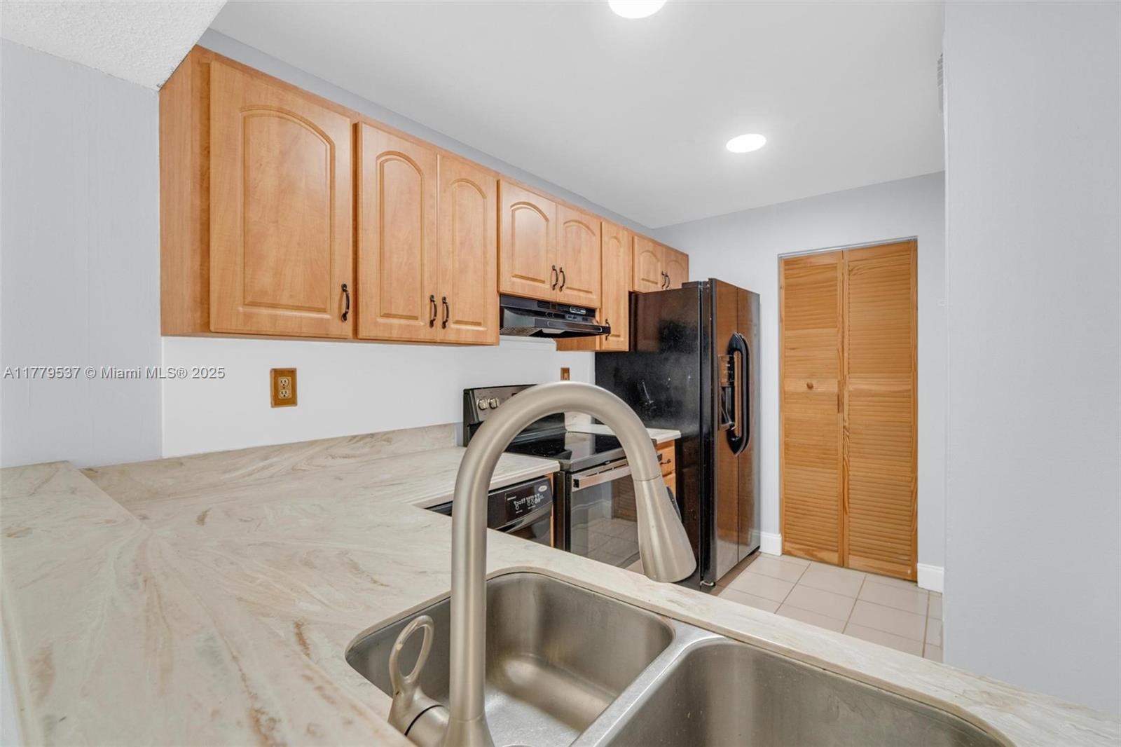 1341 E Golfview Dr #1341, Pembroke Pines, Florida image 8