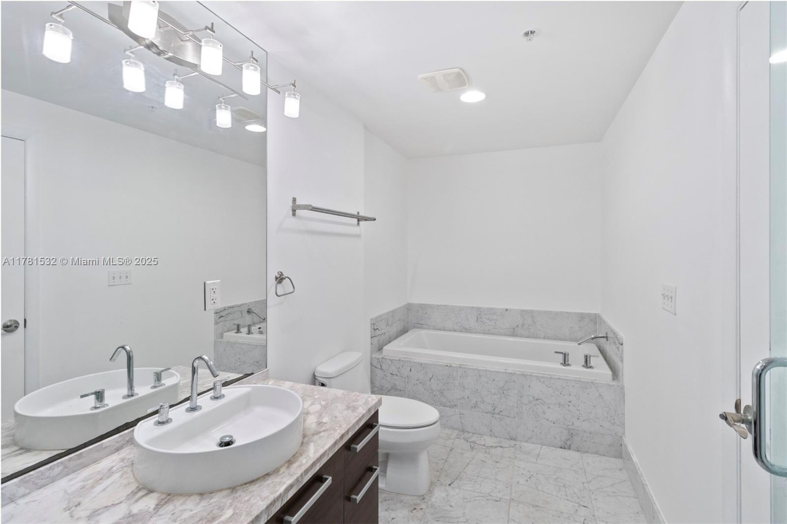 244 Biscayne Blvd #3104, Miami FL 33132
