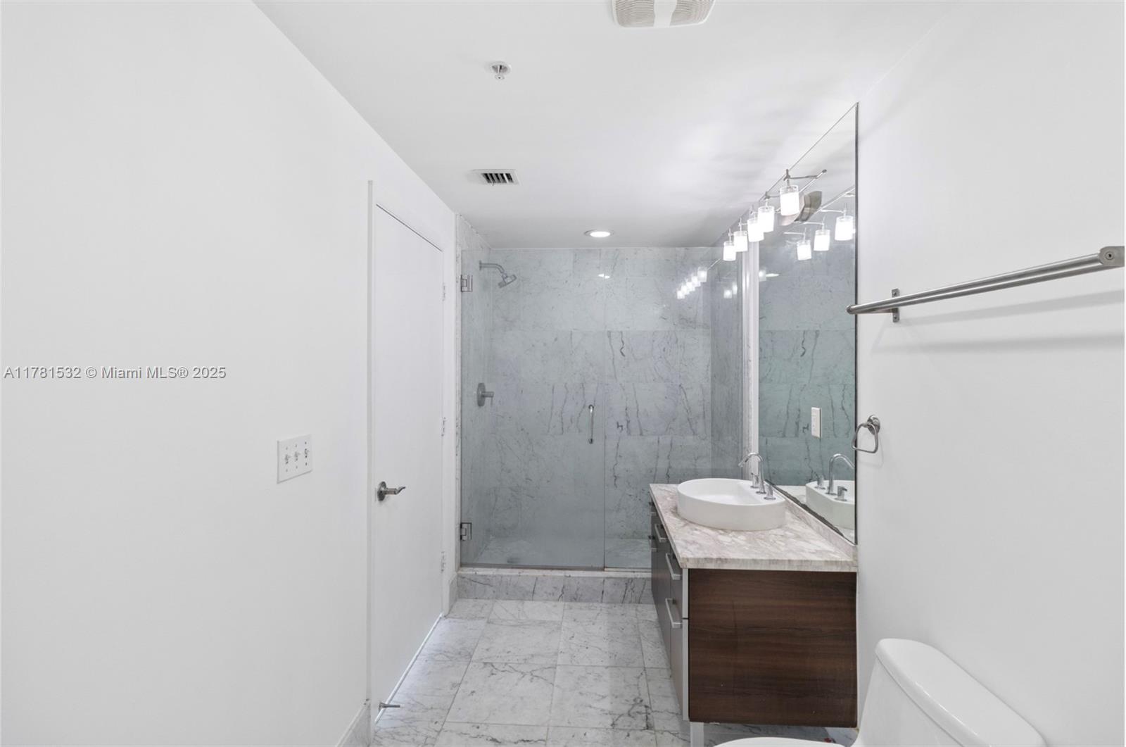 244 Biscayne Blvd #3104, Miami FL 33132