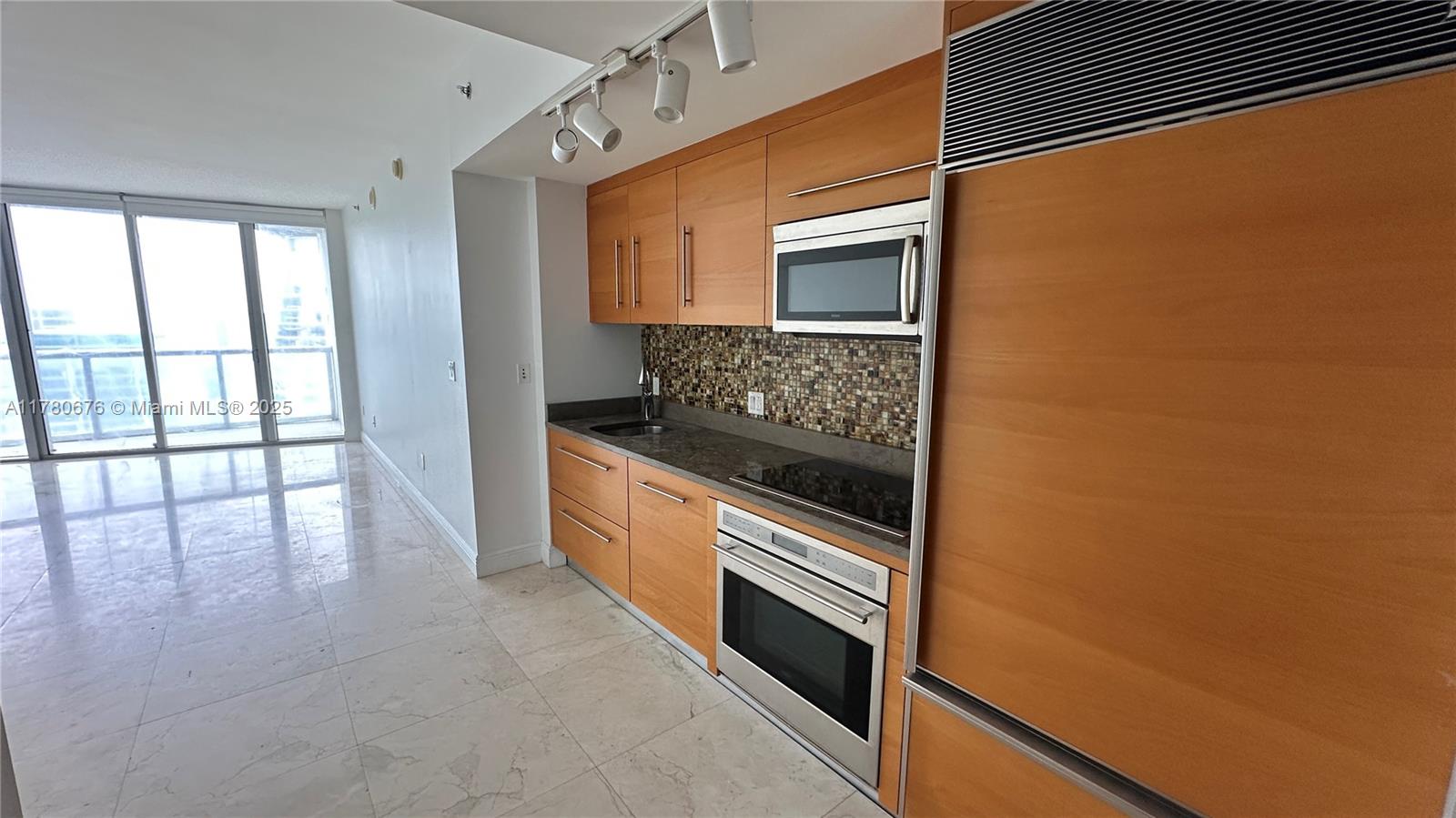 475 Brickell Ave #5110, Miami FL 33131