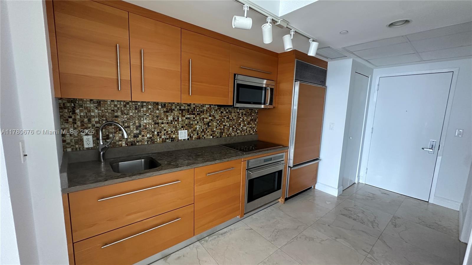 475 Brickell Ave #5110, Miami FL 33131