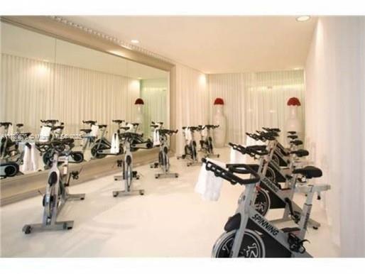 475 Brickell Ave #5110, Miami FL 33131