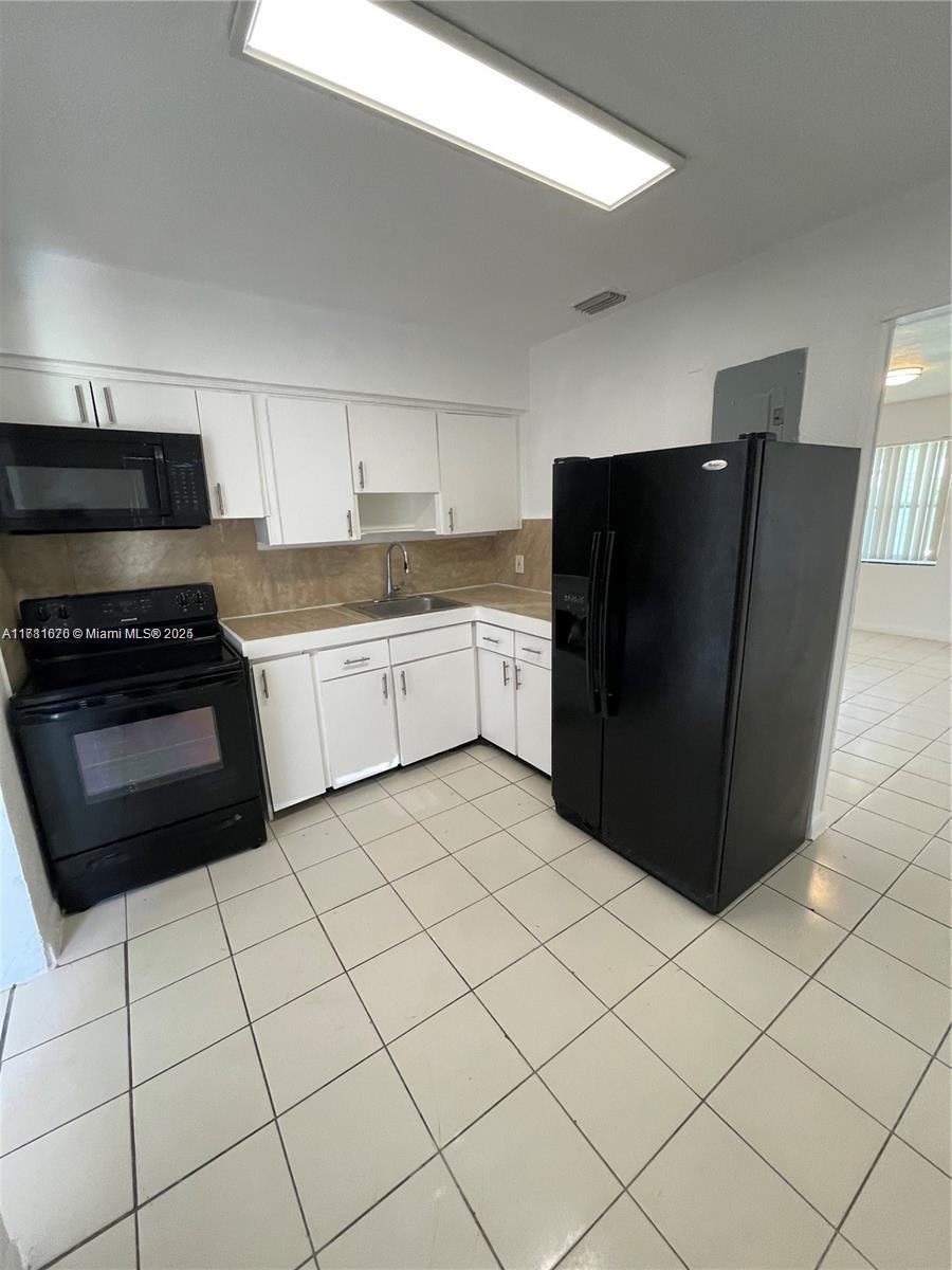 2435 Plunkett St, Hollywood, Florida image 8