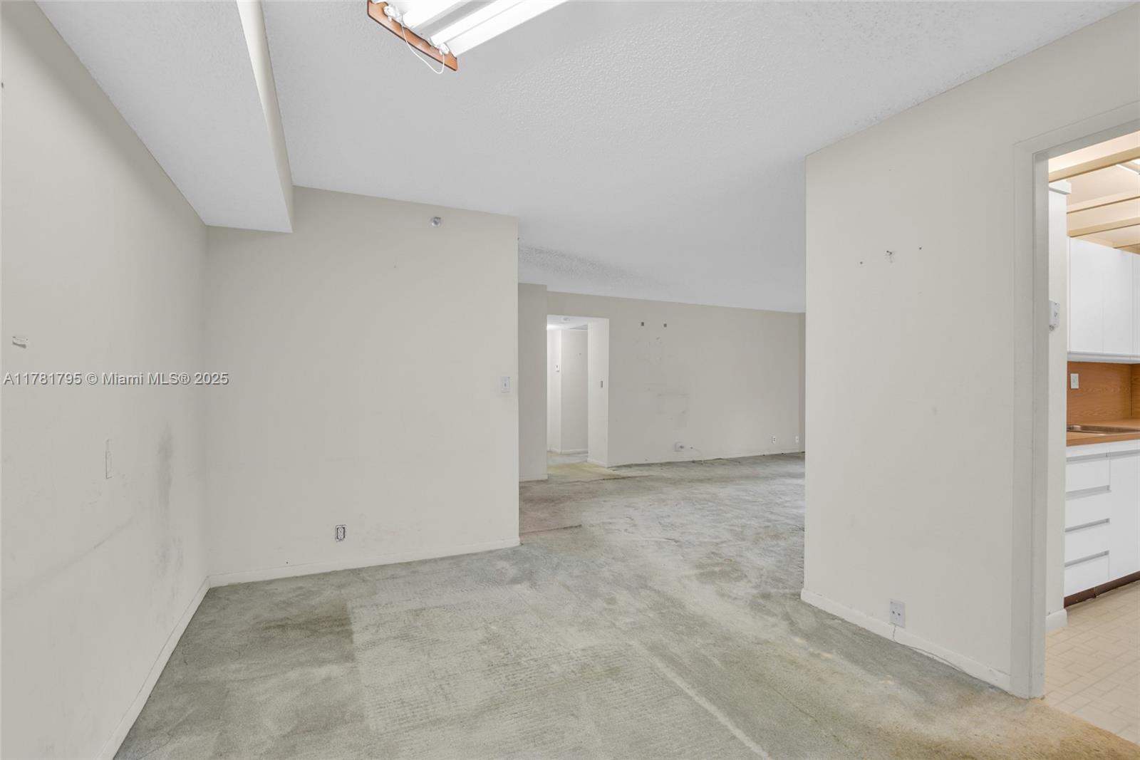 Listing Photo 14