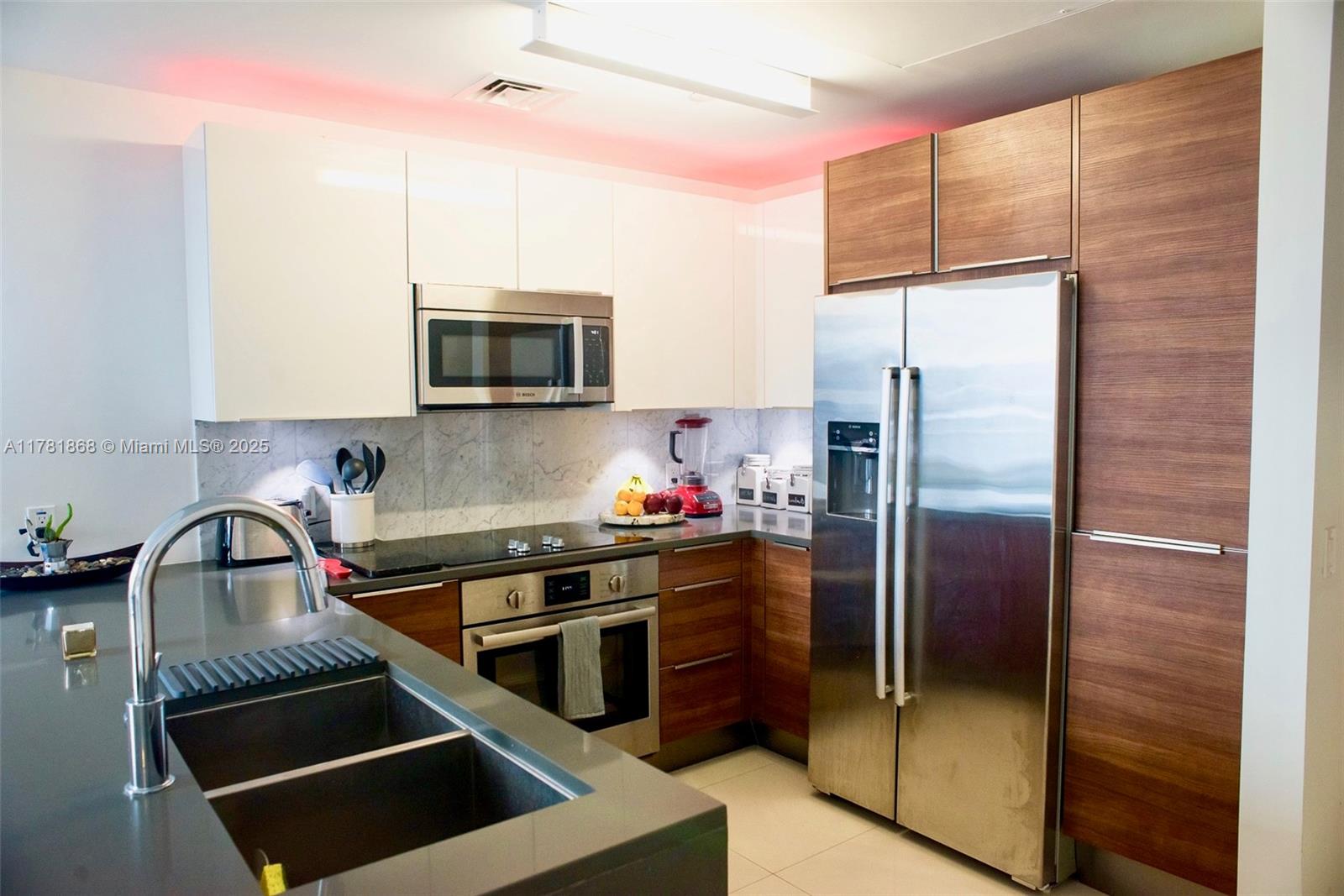 601 NE 27TH ST #802, Miami FL 33137