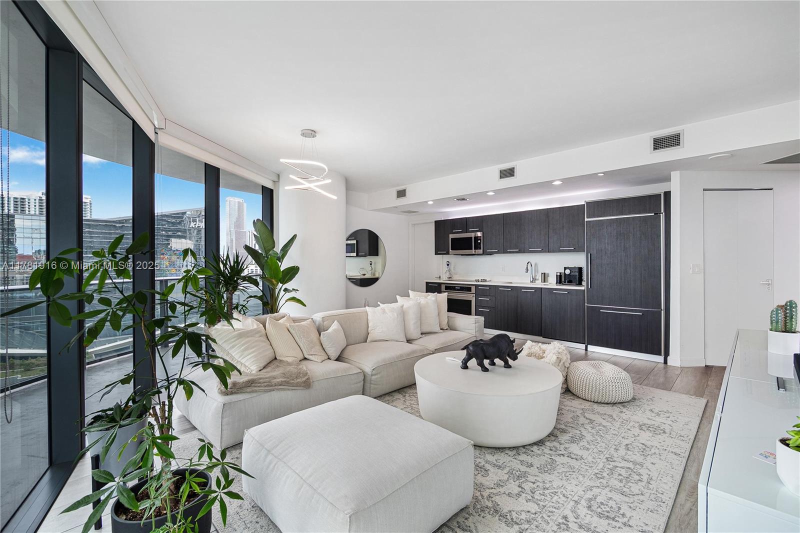 45 SW 9th St #1508, Miami FL 33130