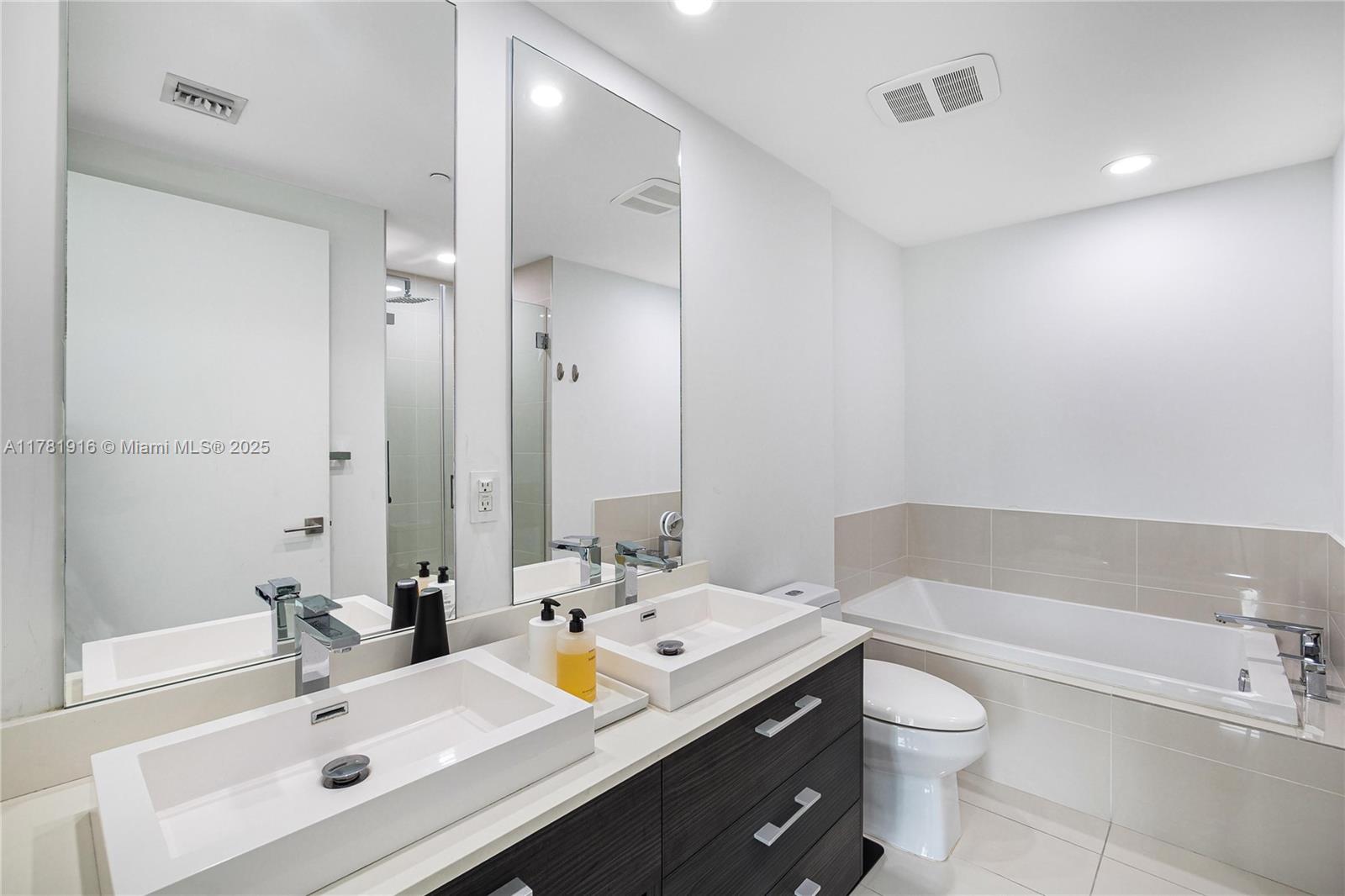 45 SW 9th St #1508, Miami FL 33130