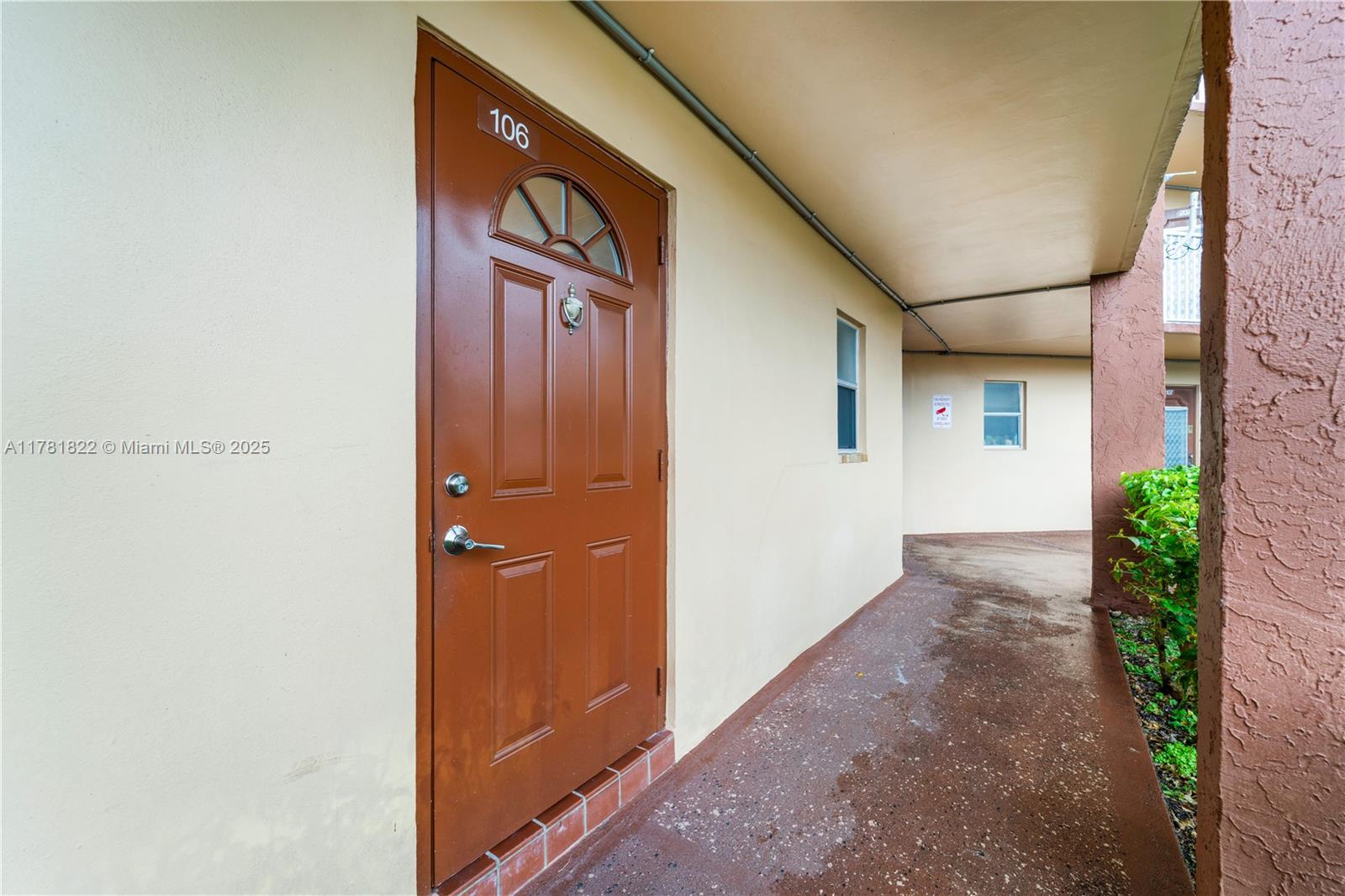 listing main picture