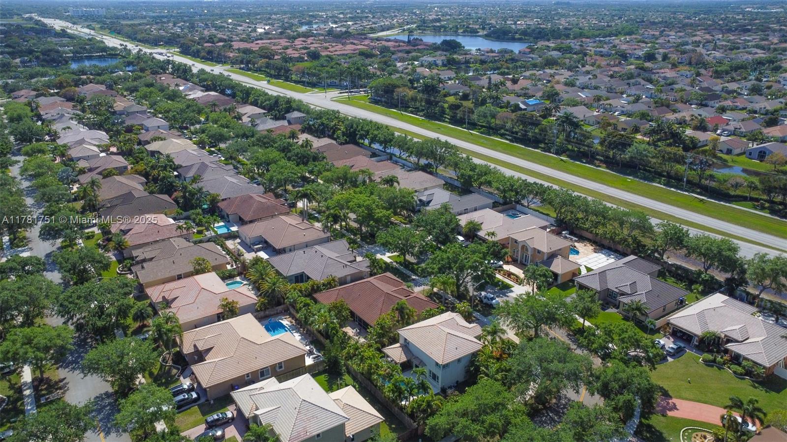 16547 Mariposa Cir S, Pembroke Pines, Florida image 47