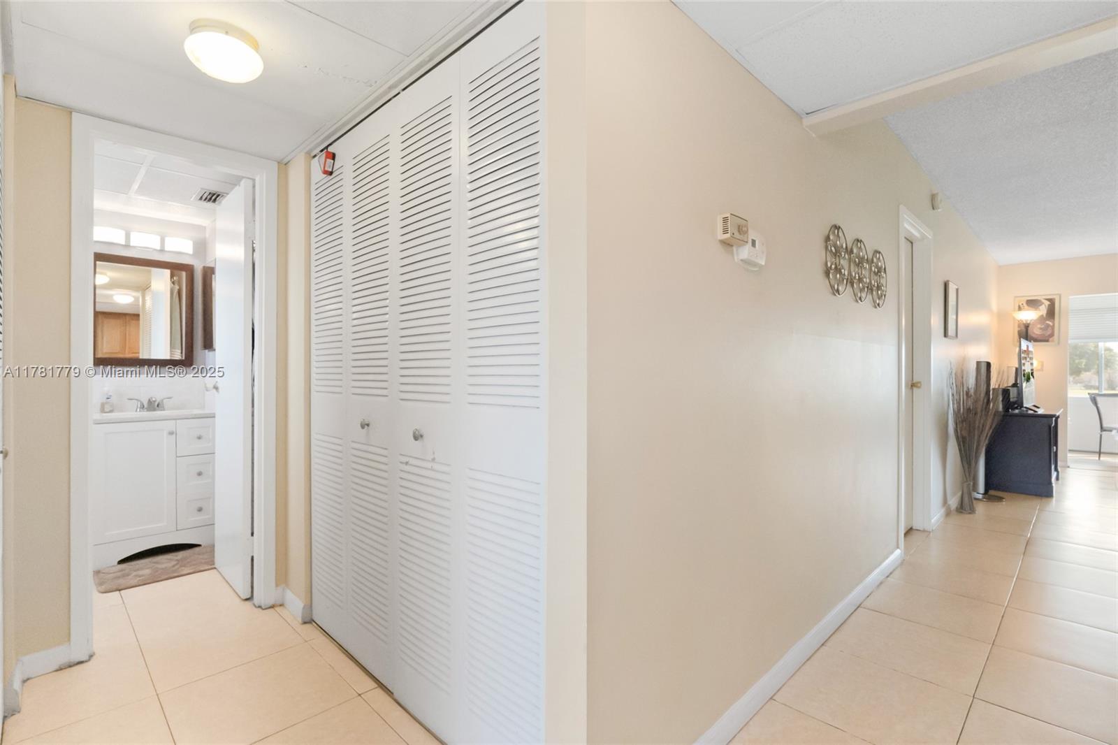 1020 Country Club Dr #206, Margate, Florida image 5