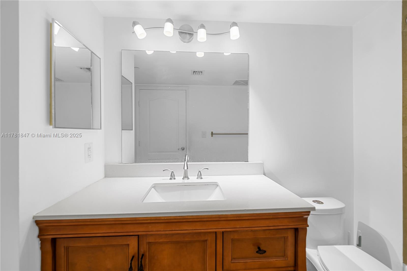 2101 Brickell Ave #1802, Miami FL 33129