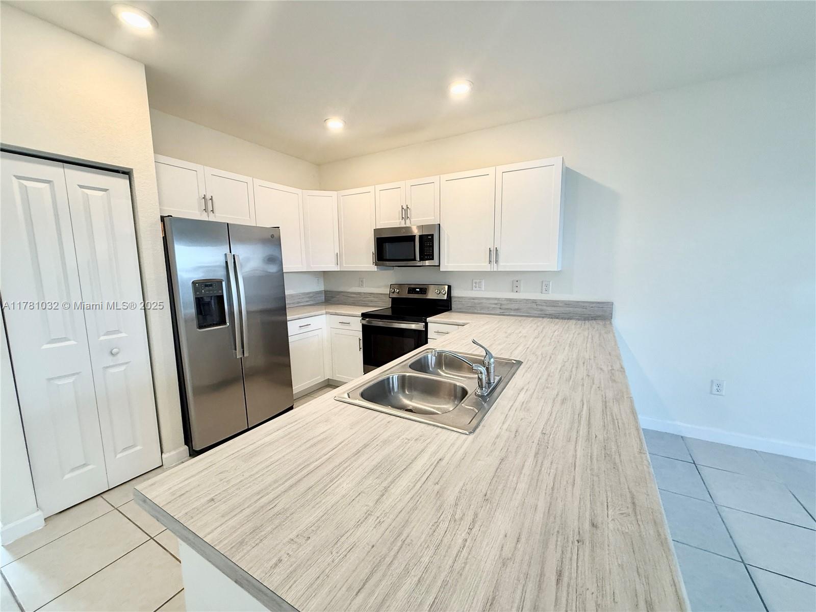 11119 W 34th Way, Hialeah, Florida image 8