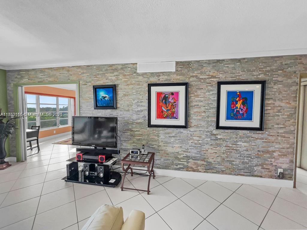 3050 N Palm Aire Dr #701, Pompano Beach, Florida image 4