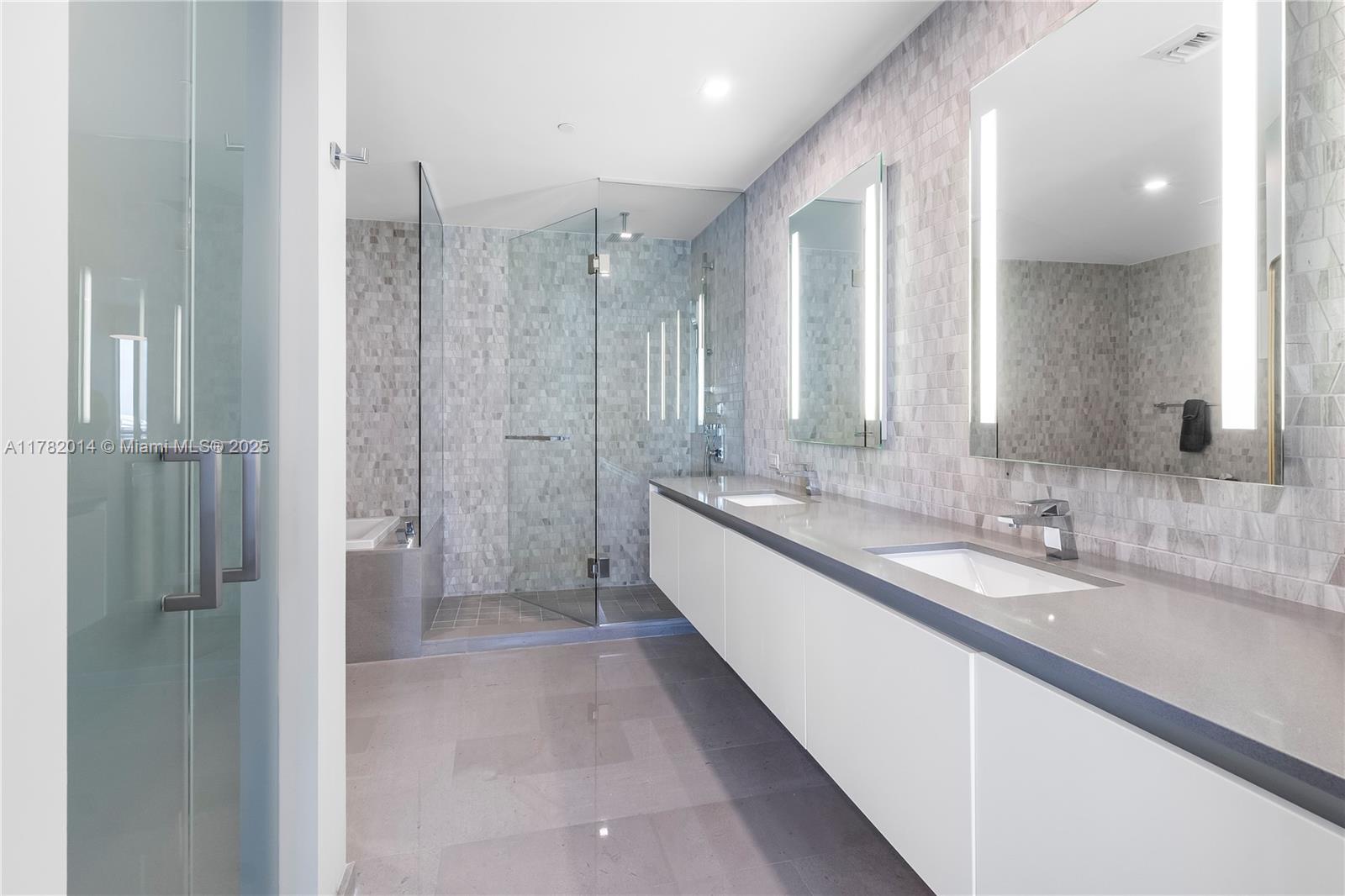68 SE 6th Street #810, Miami, Florida image 16