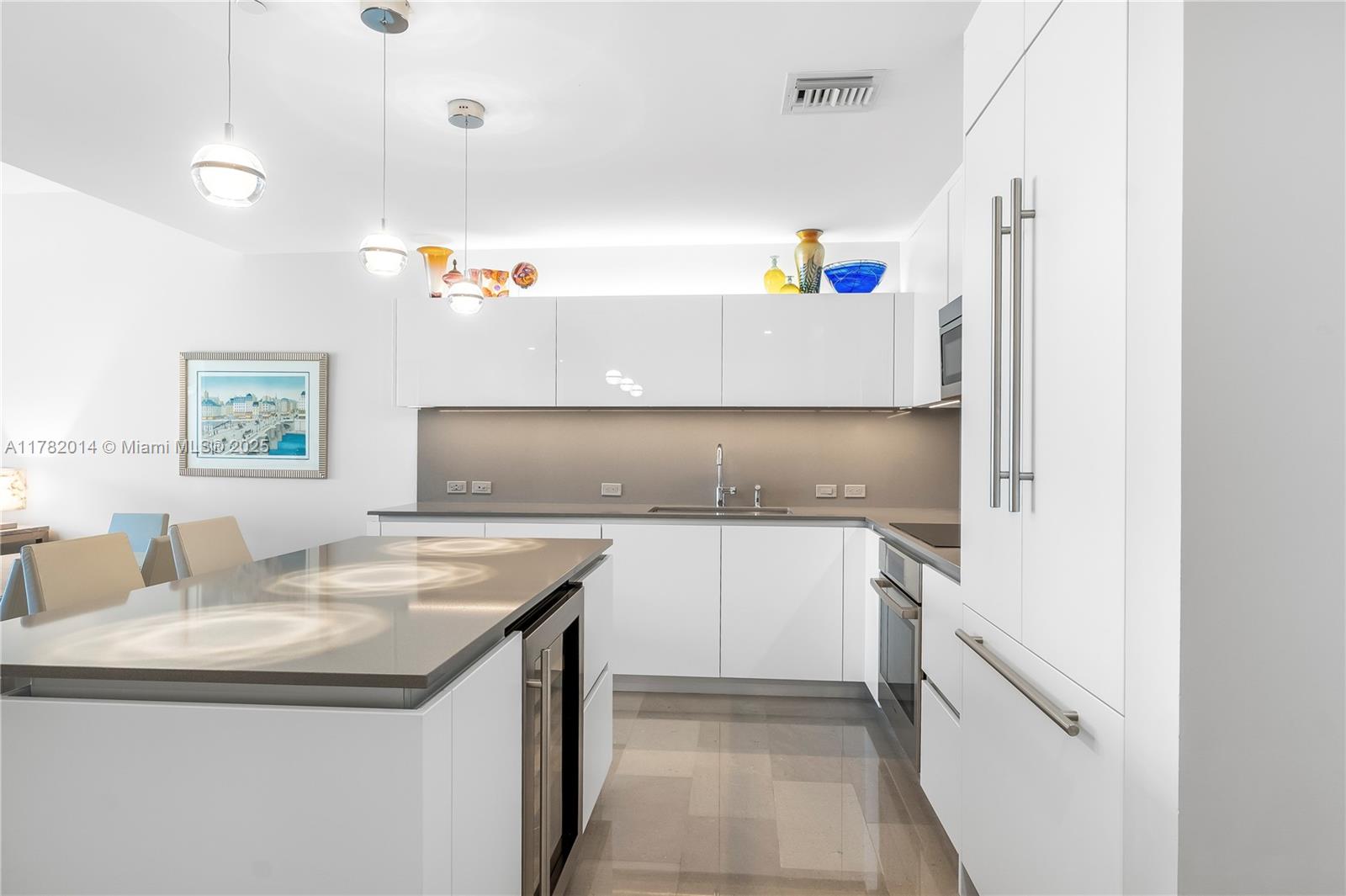 68 SE 6th Street #810, Miami, Florida image 2
