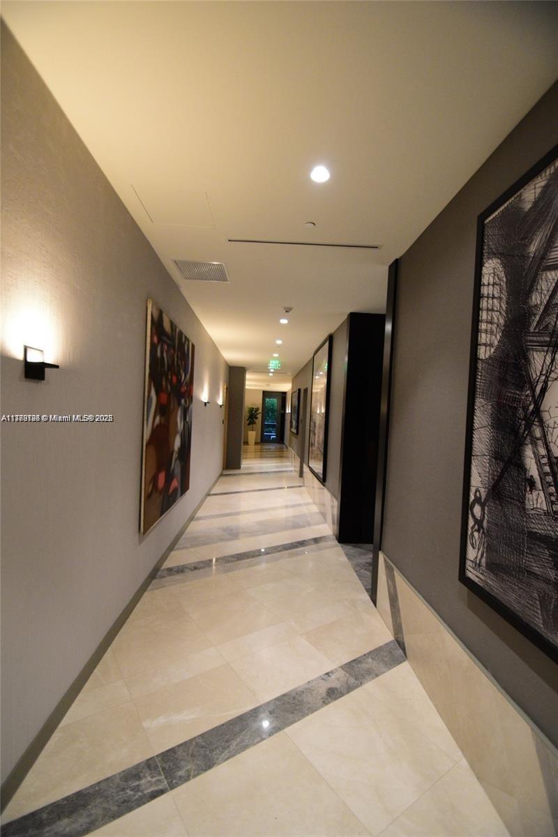 55 SW 9th St #2407, Miami FL 33130