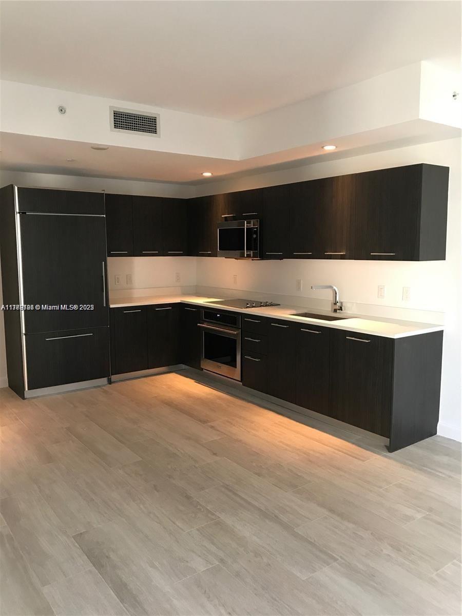55 SW 9th St #2407, Miami FL 33130