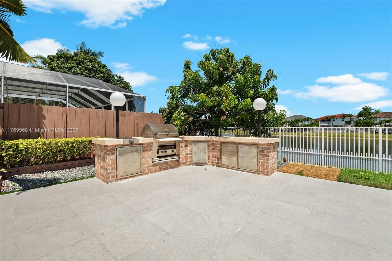 Listing Photo 9