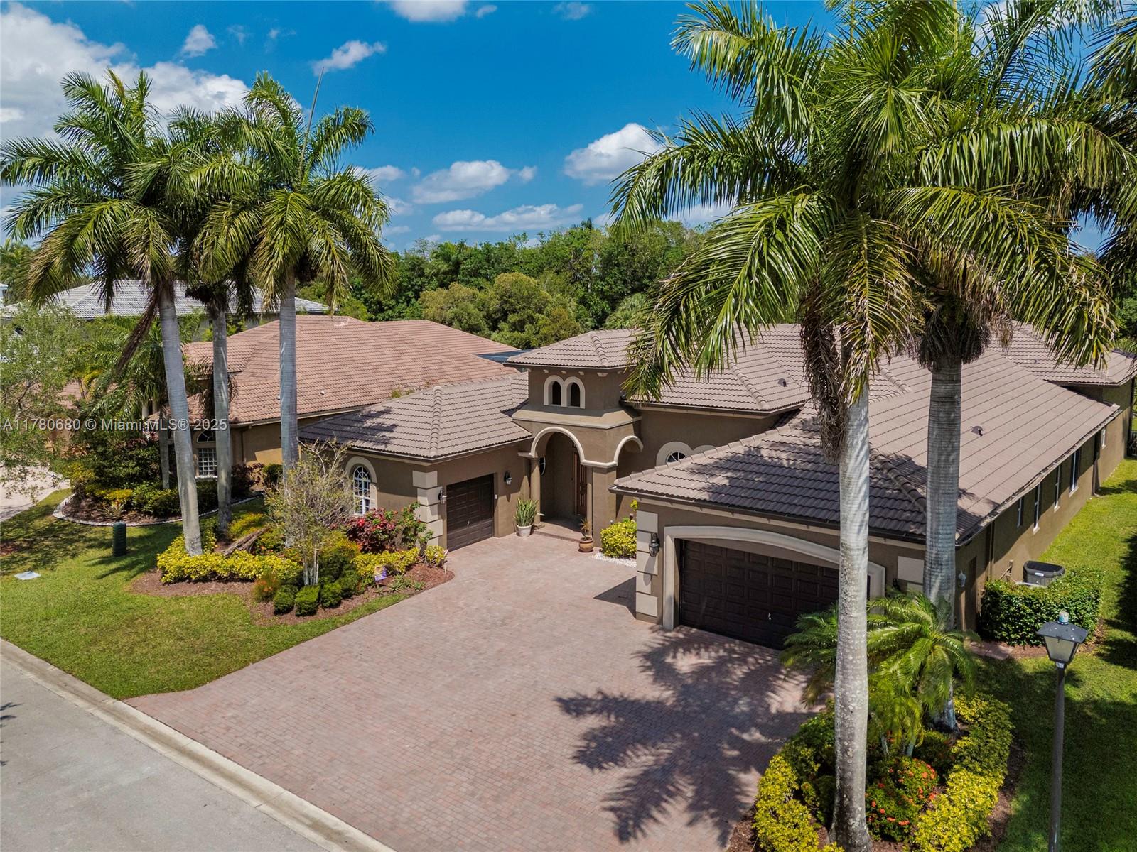 561 Enclave Cir E, Pembroke Pines, Florida 33027