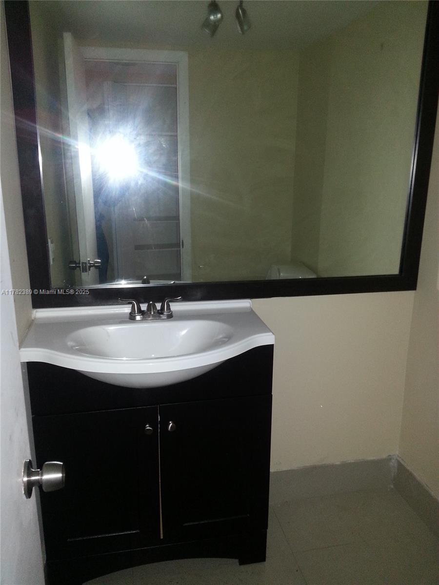 2750 NE 183rd St #2607, Aventura, Florida image 12