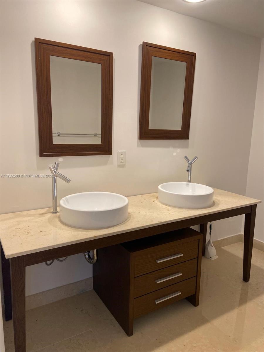 495 Brickell Ave #5706, Miami FL 33131