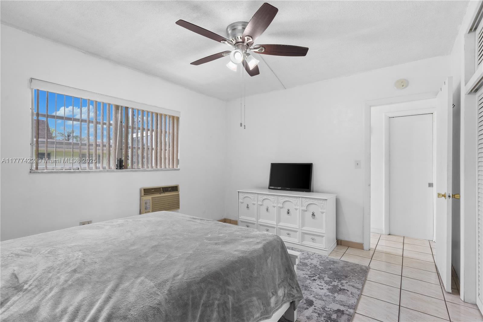 Listing Photo 12