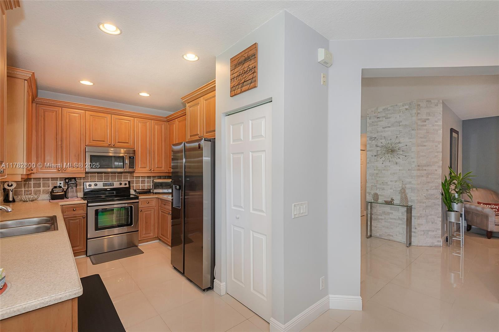 674 Conservation Dr, Weston, Florida image 12