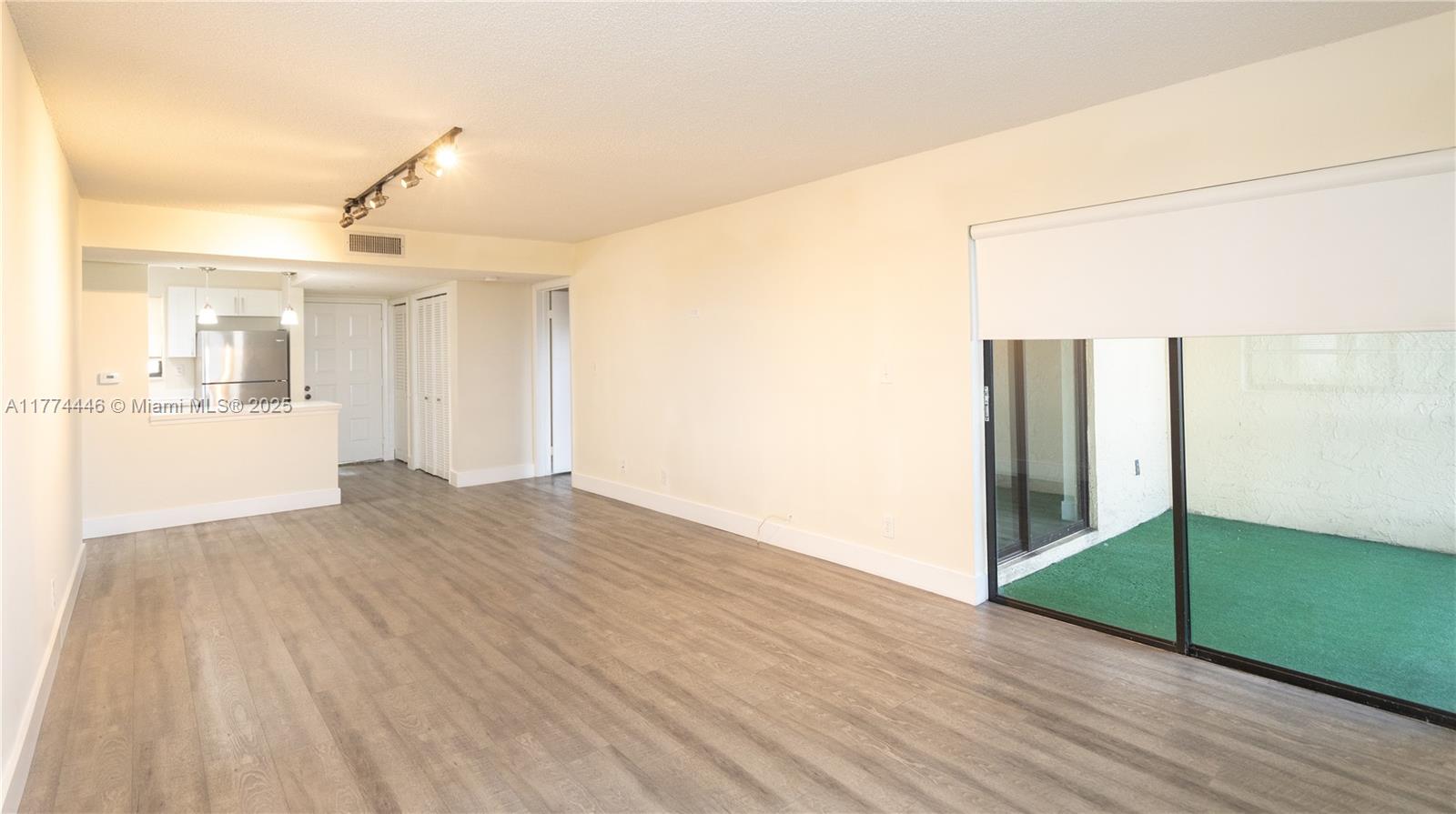 185 Lakeview Dr #102, Weston, Florida image 12