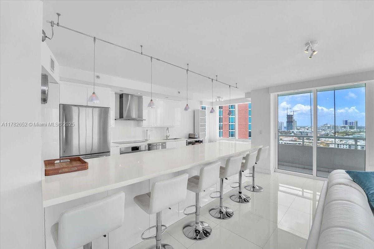 400 S Pointe Dr #1910, Miami Beach FL 33139