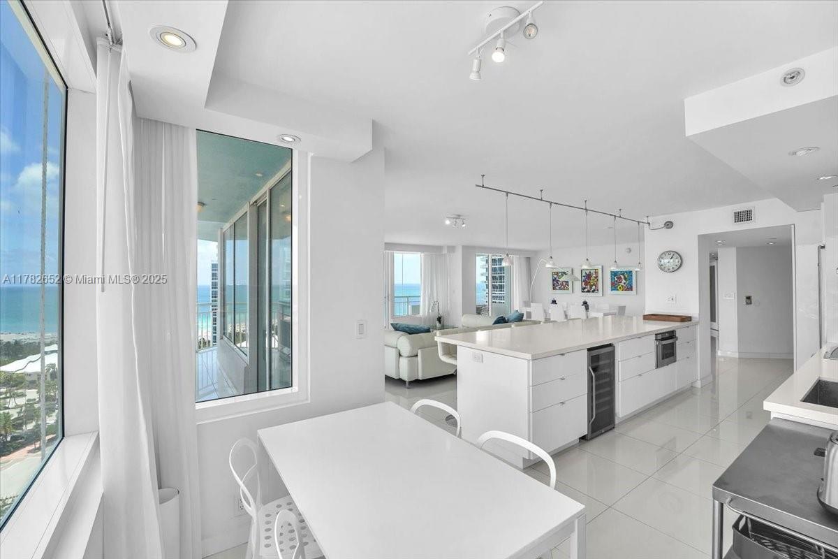 400 S Pointe Dr #1910, Miami Beach FL 33139