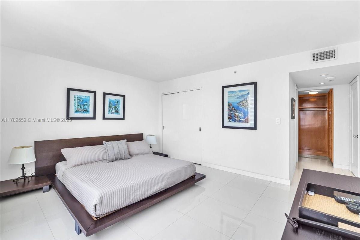 400 S Pointe Dr #1910, Miami Beach FL 33139