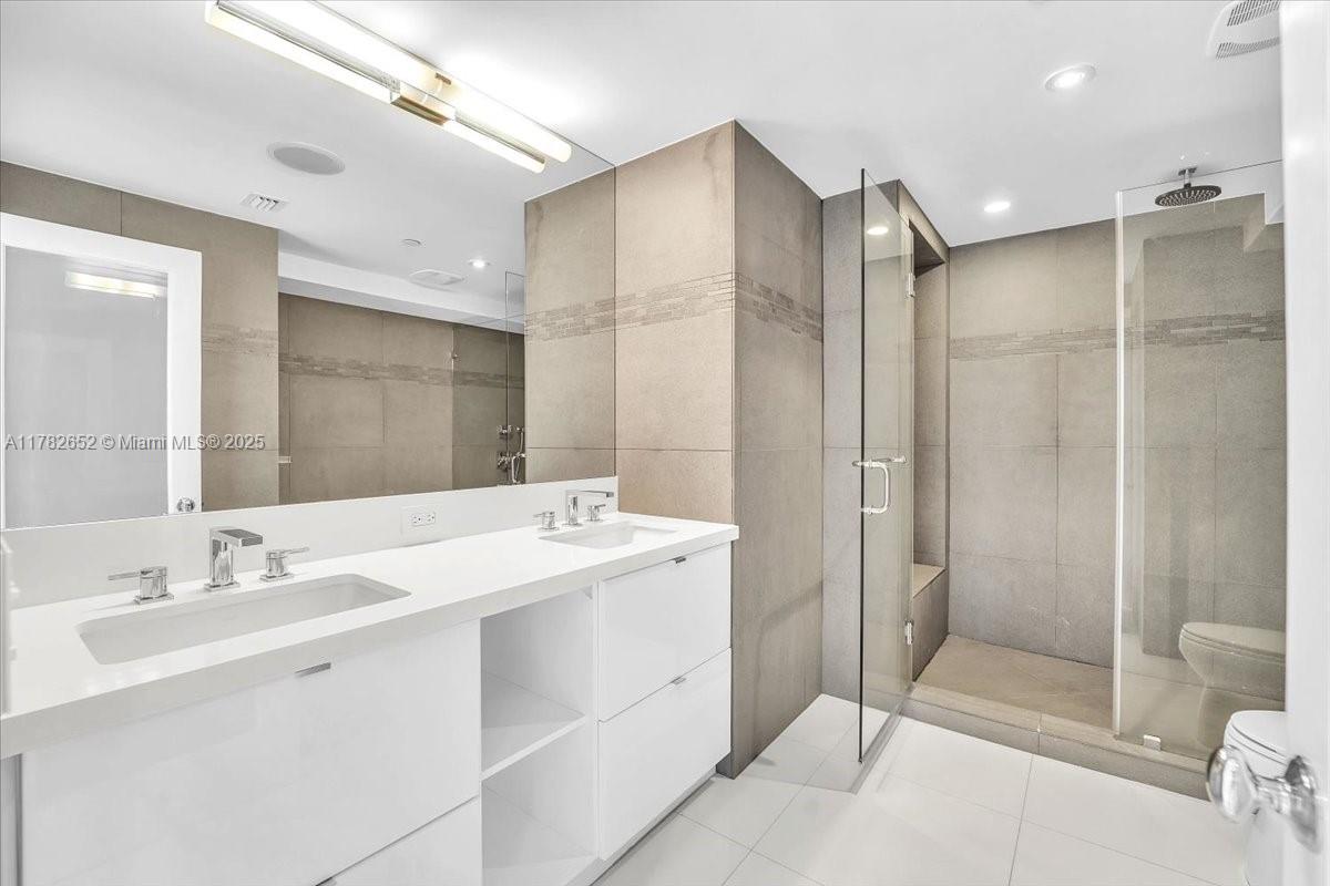 400 S Pointe Dr #1910, Miami Beach FL 33139