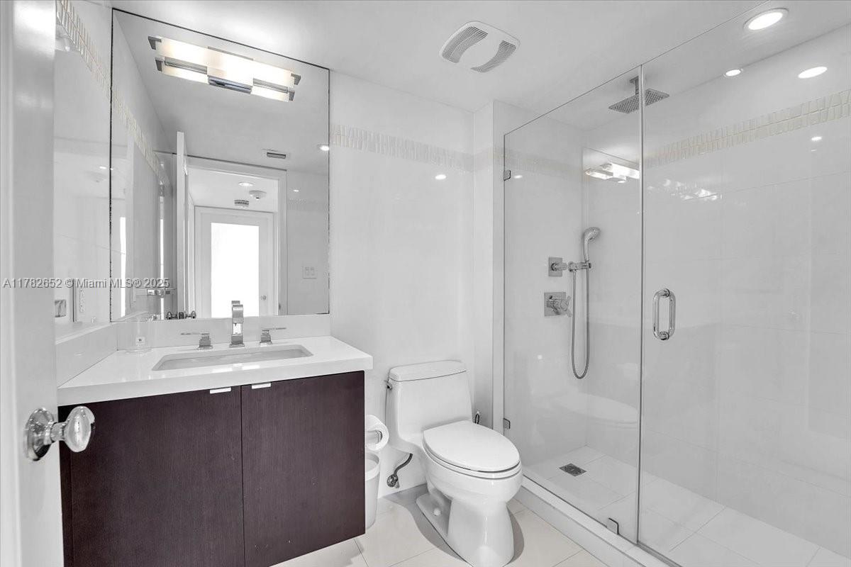 400 S Pointe Dr #1910, Miami Beach FL 33139