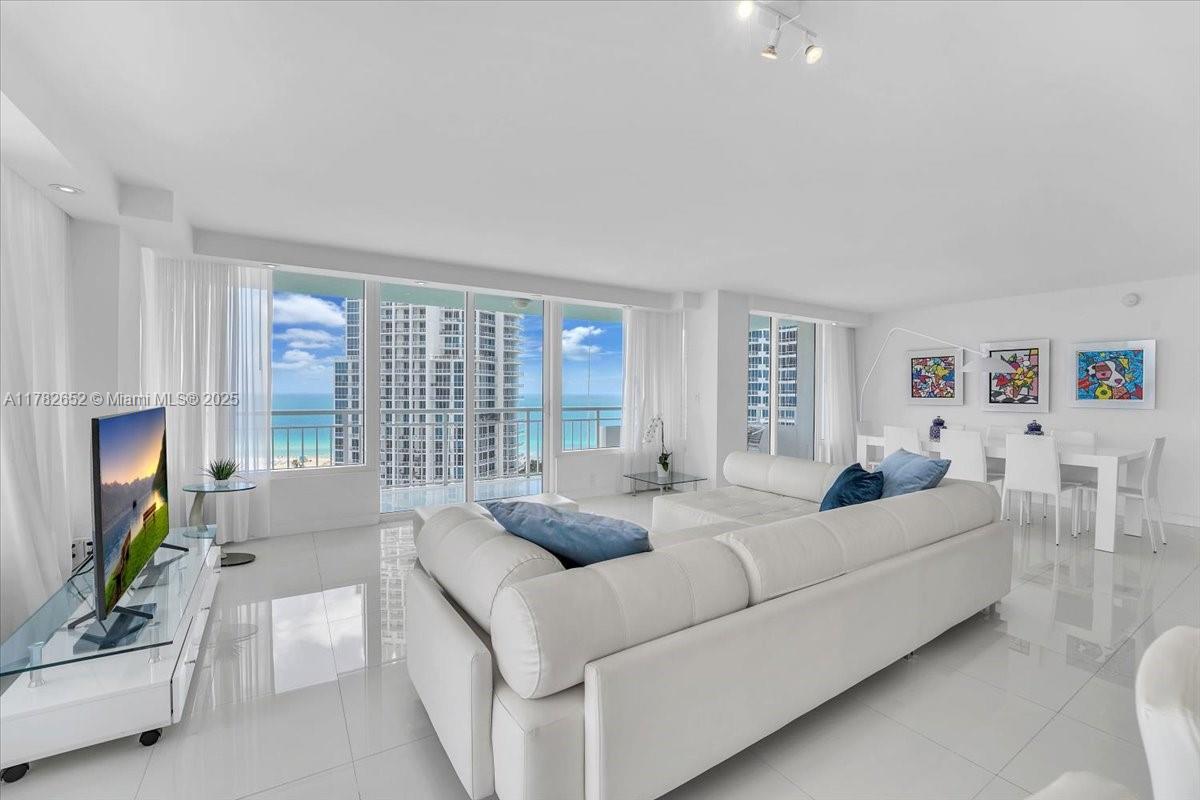400 S Pointe Dr #1910, Miami Beach FL 33139