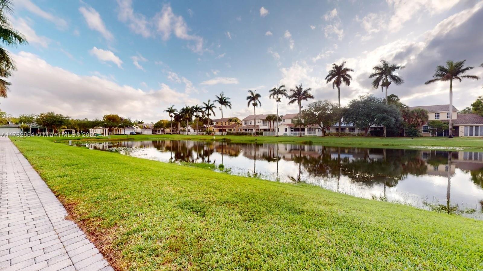 4713 Village Way, Davie, Florida image 33
