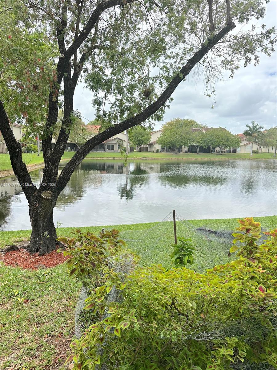Residential, Pembroke Pines, Florida image 2