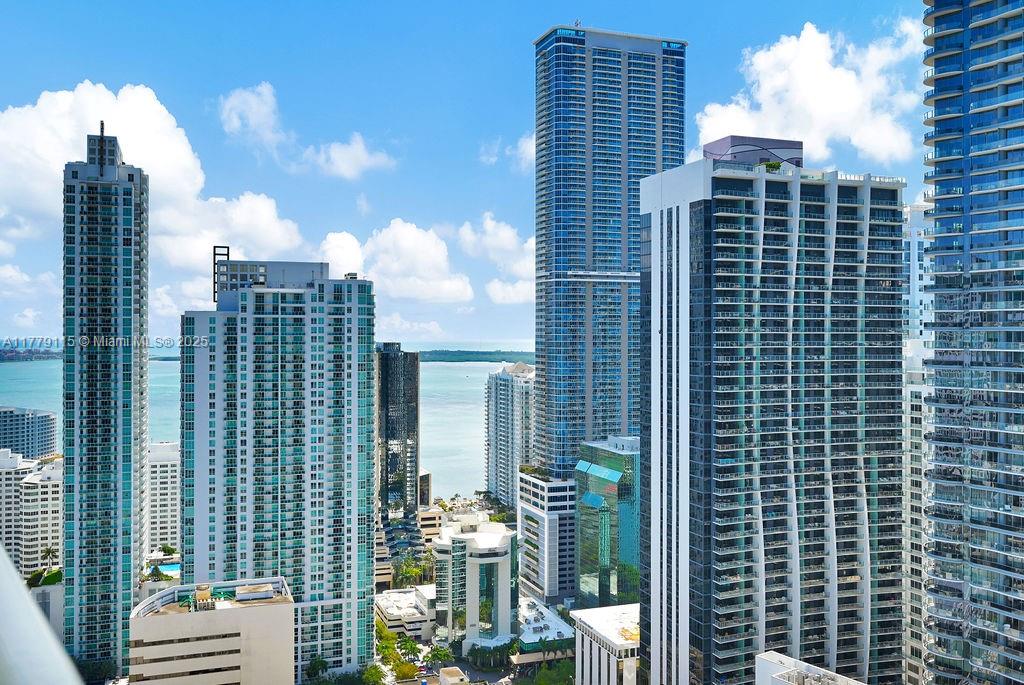 Apartamento à Venda em Miami, FL