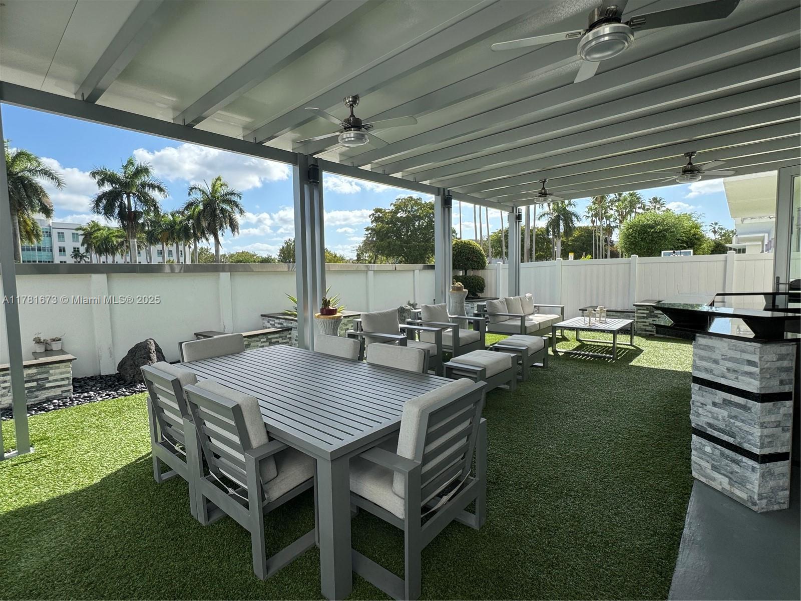 8272 NW 33rd Ter, Doral, Florida image 16