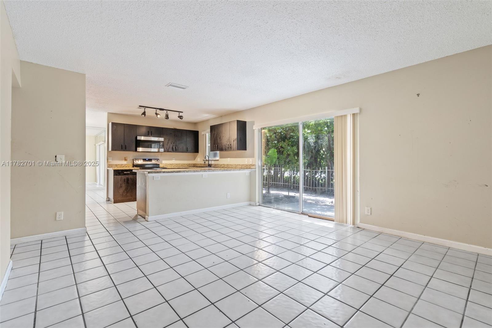 9454 NW 8th Cir, Plantation, Florida image 11