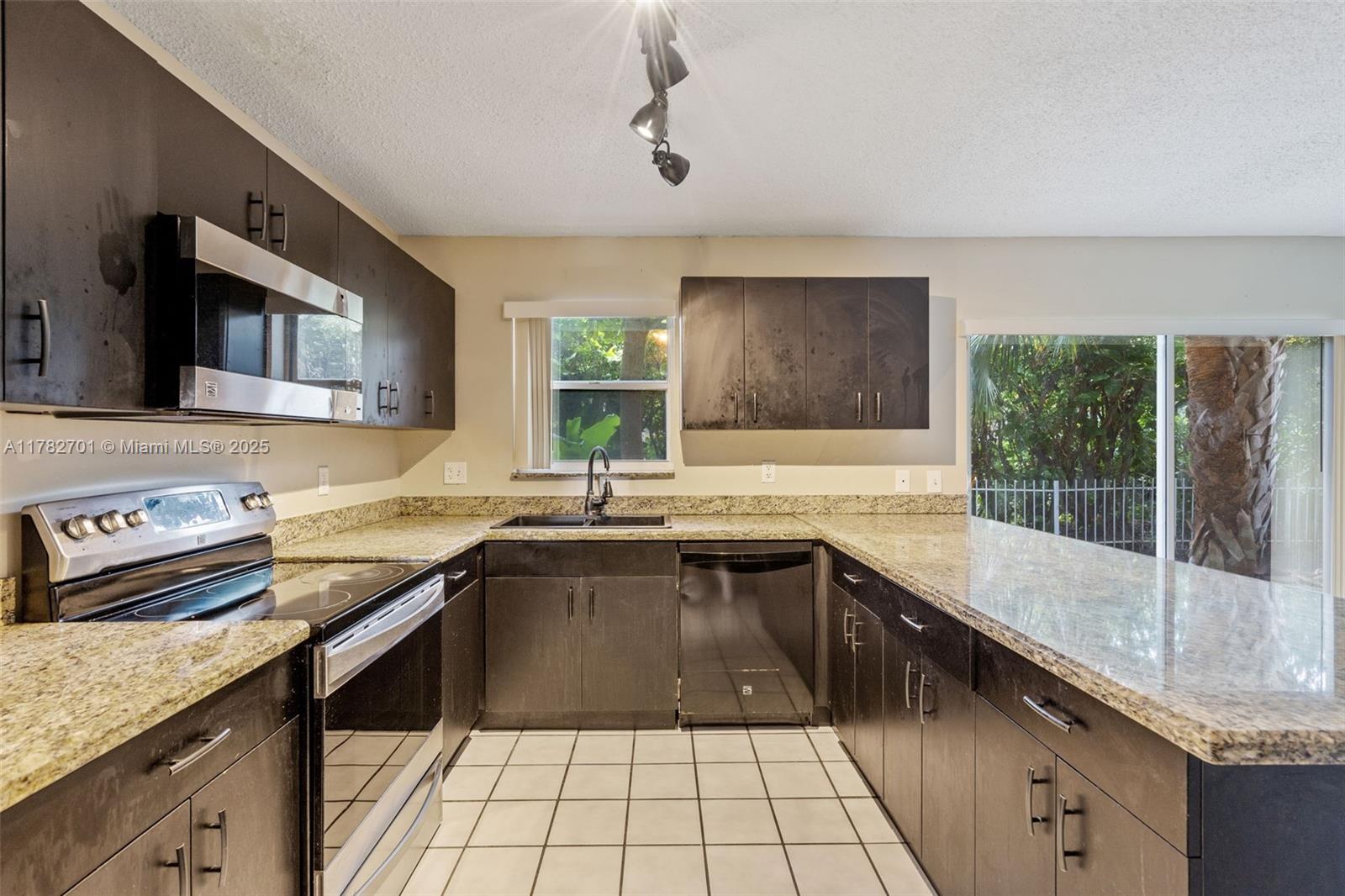 9454 NW 8th Cir, Plantation, Florida image 15