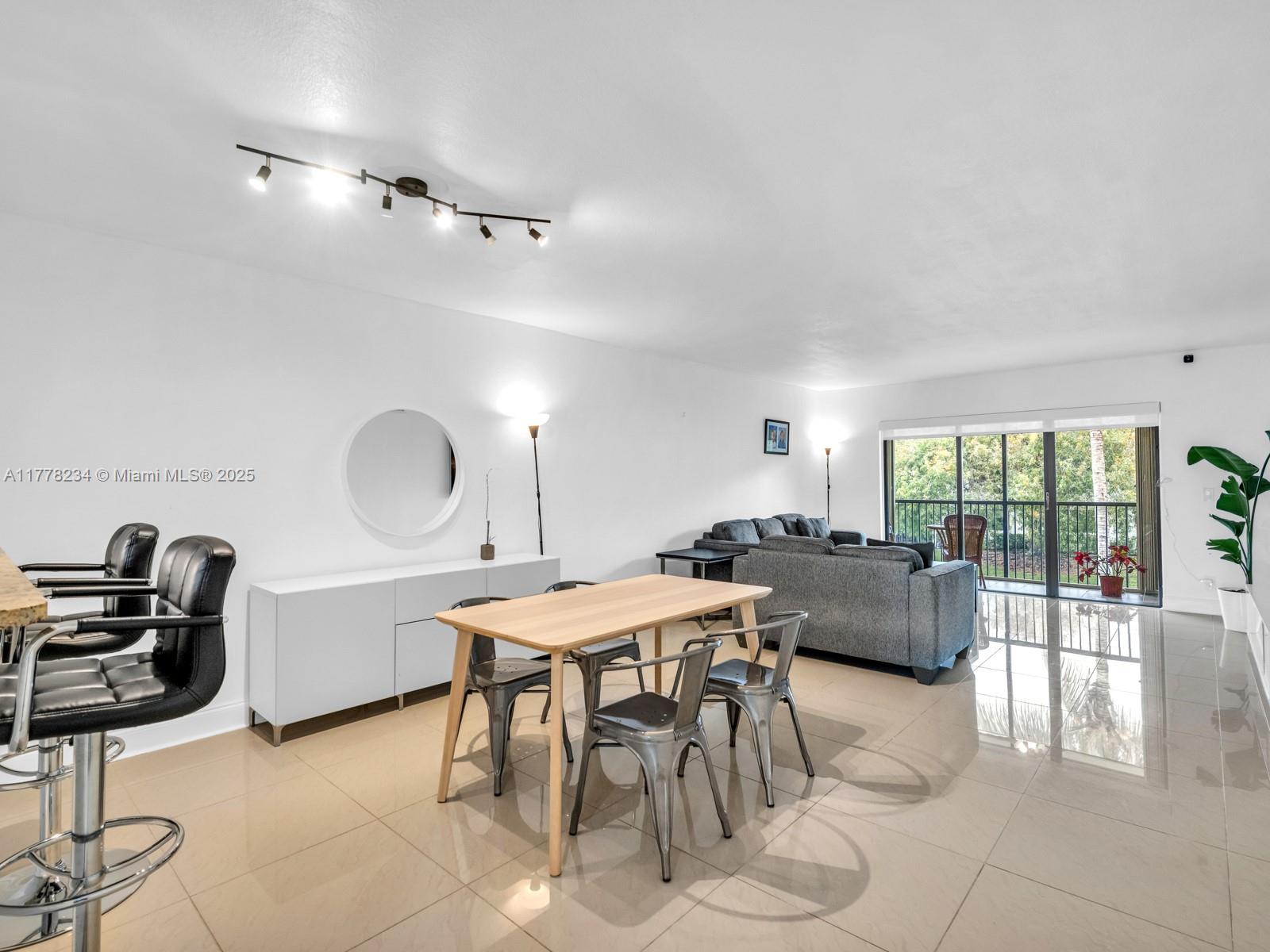 398 Lakeview Dr #205, Weston, Florida image 13