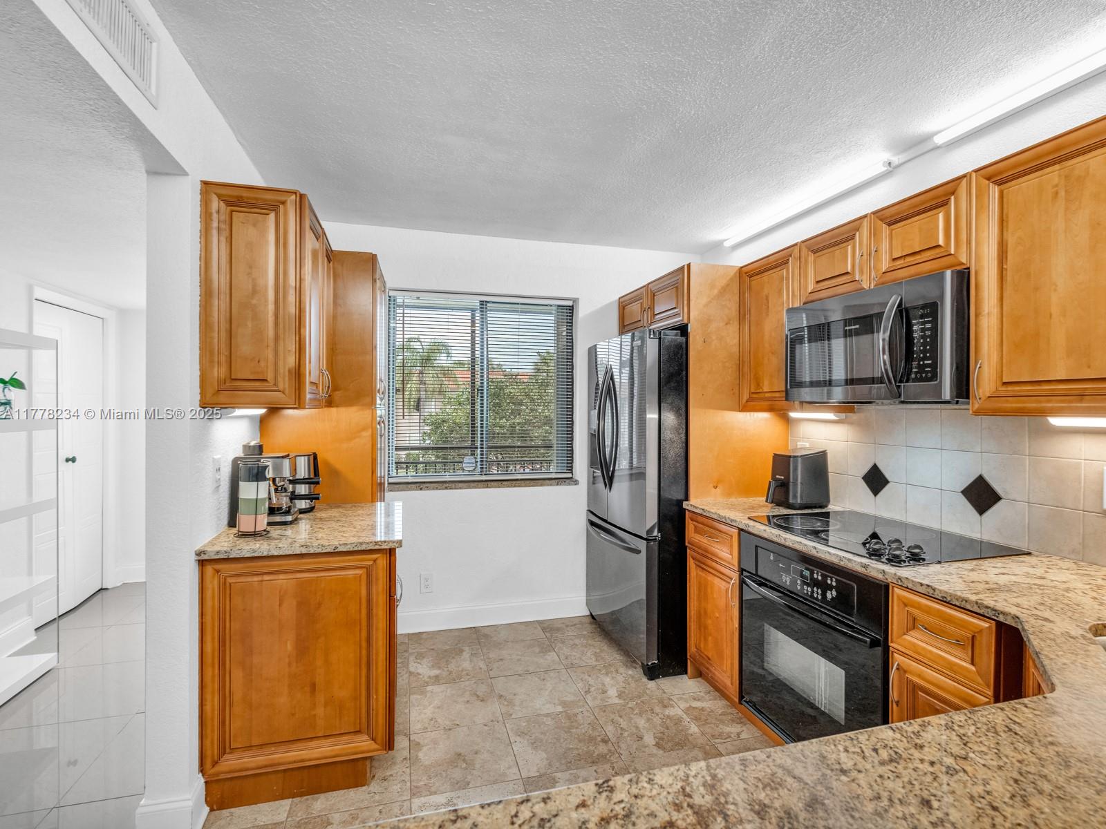 398 Lakeview Dr #205, Weston, Florida image 8