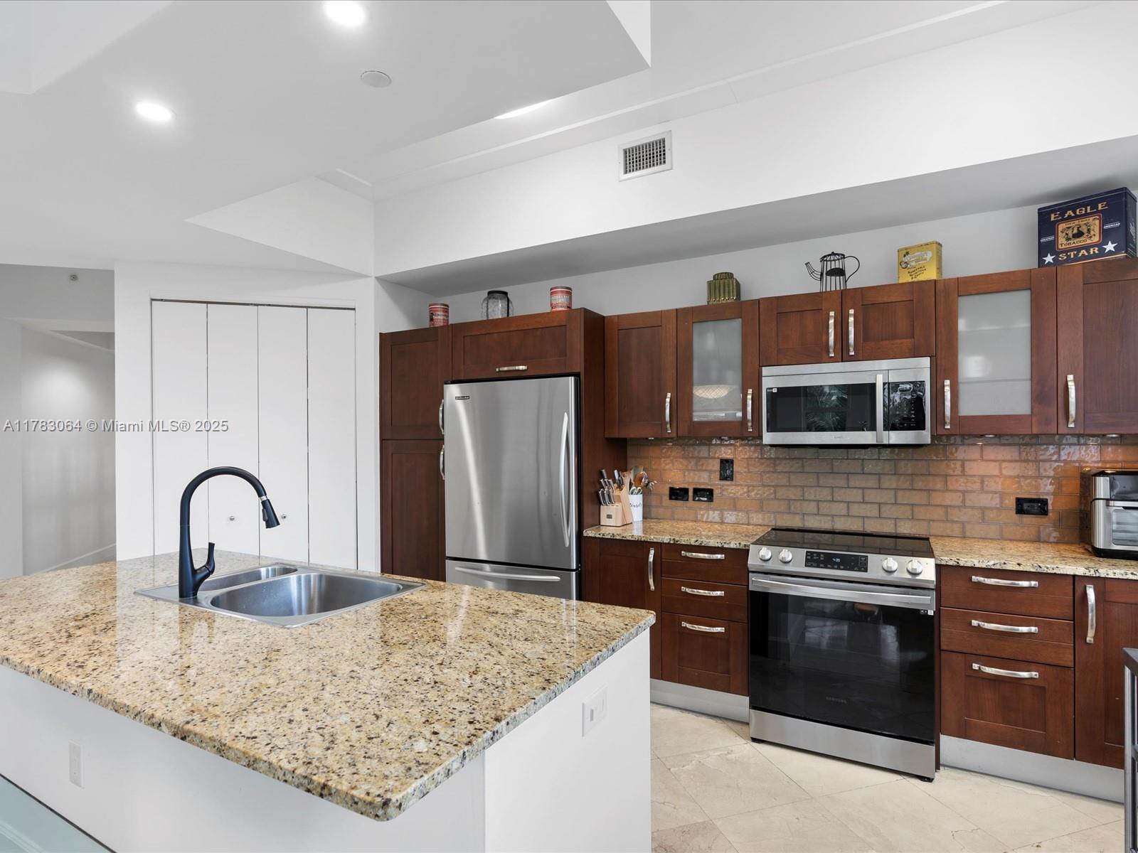 20000 E Country Club Dr #416, Aventura, Florida image 15