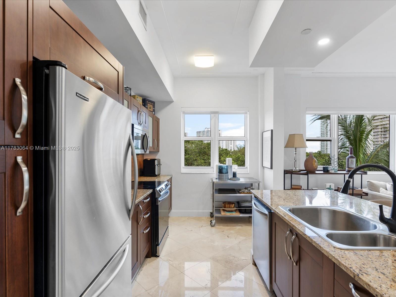 20000 E Country Club Dr #416, Aventura, Florida image 16
