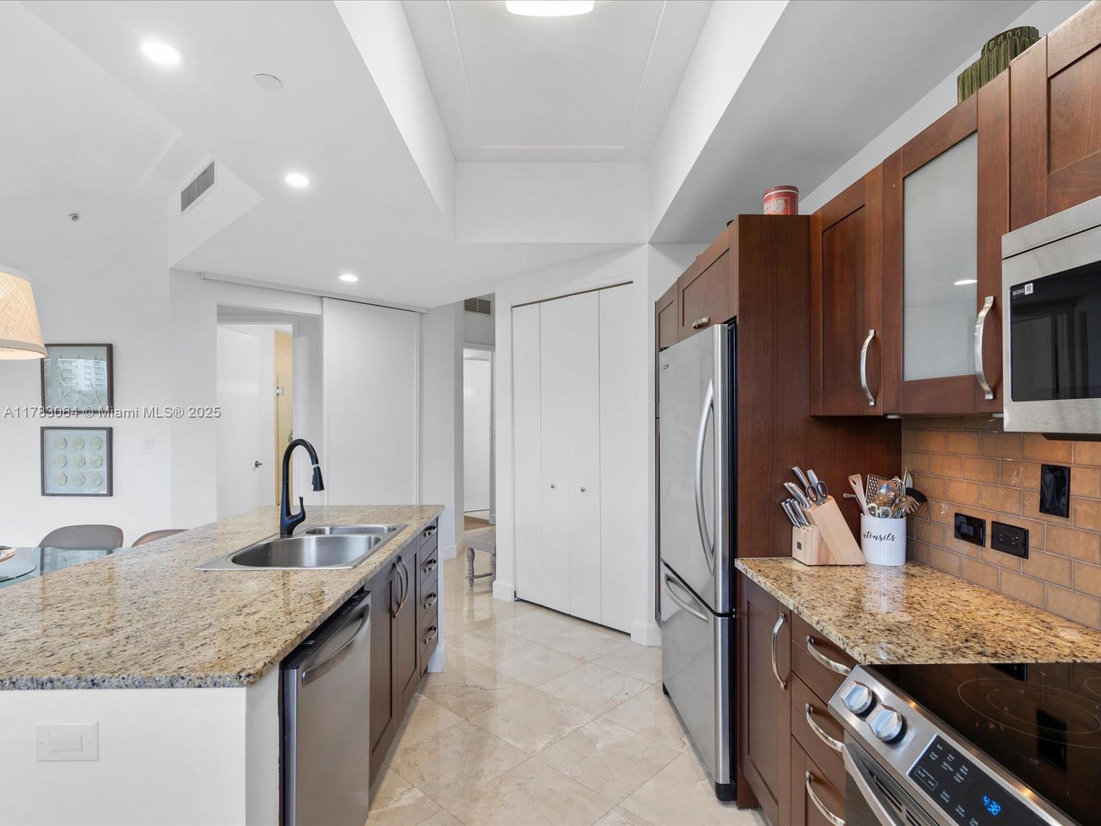 20000 E Country Club Dr #416, Aventura, Florida image 17
