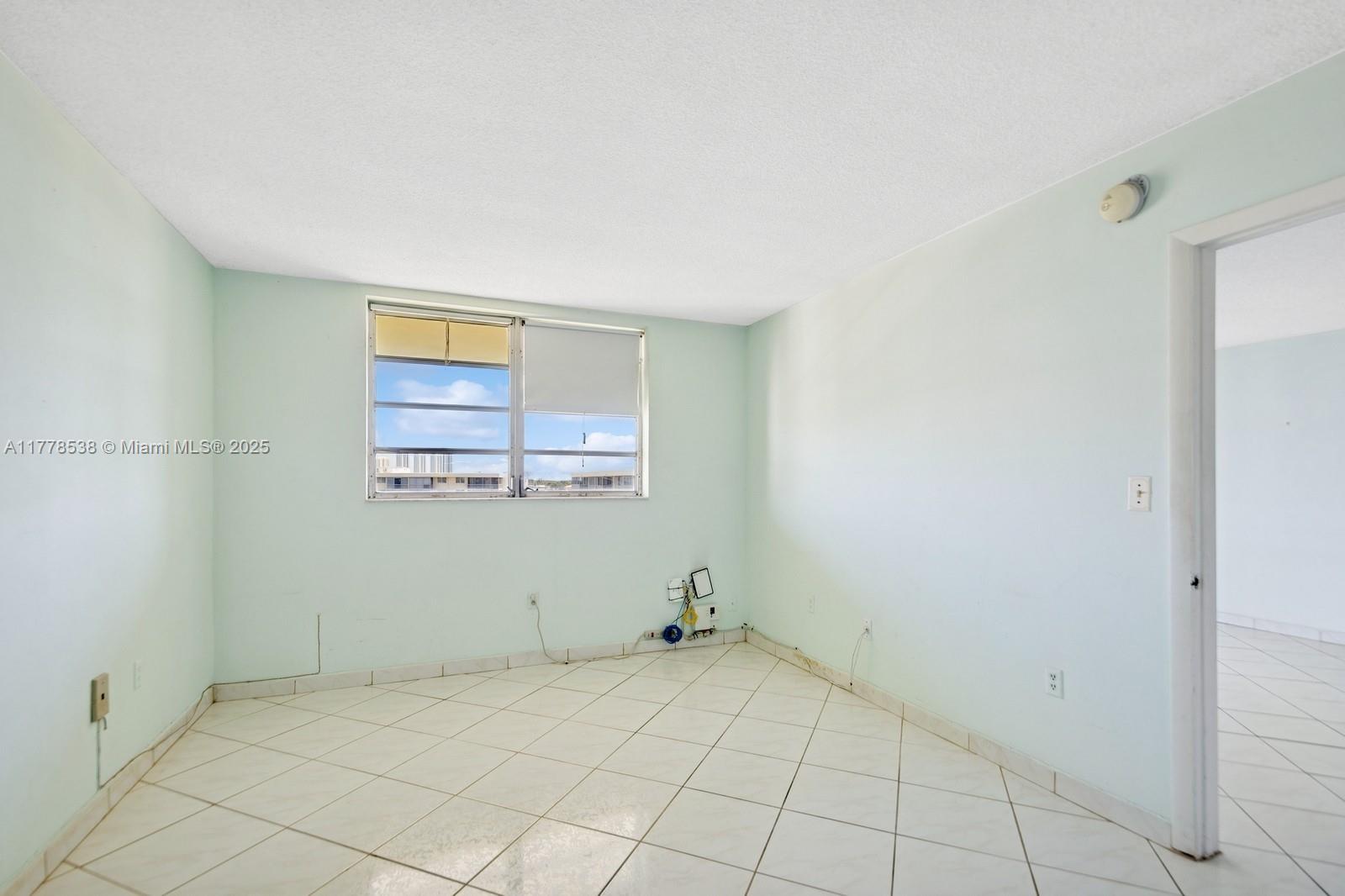 2851 Leonard Dr #J610, Aventura, Florida image 11