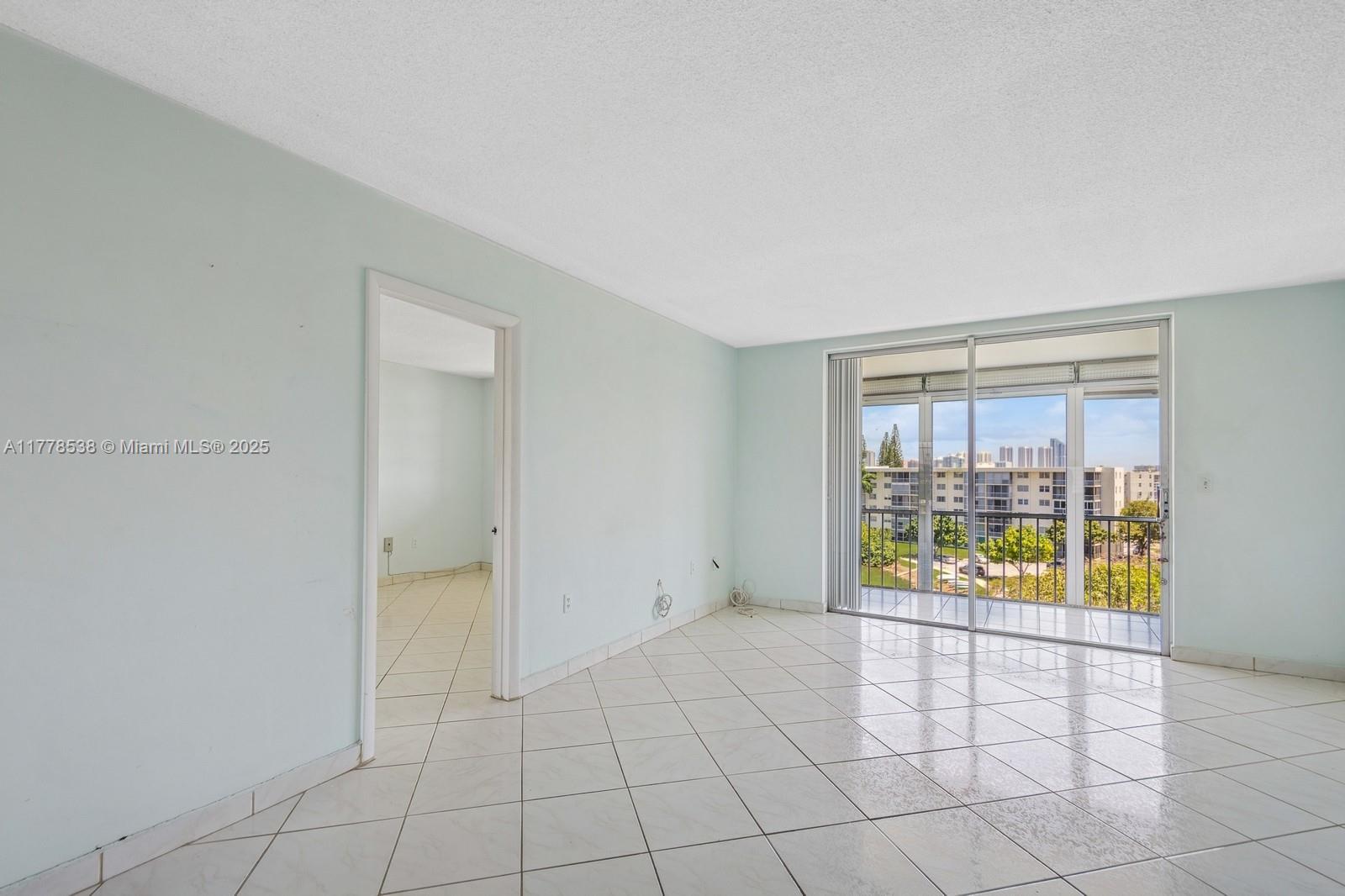 2851 Leonard Dr #J610, Aventura, Florida image 7