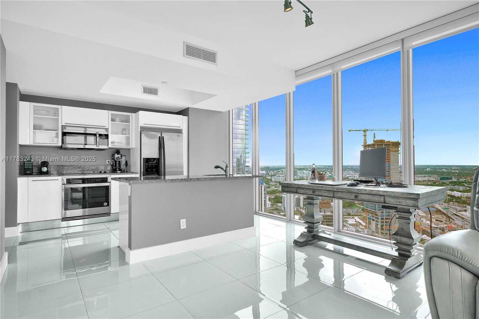 888 Biscayne Blvd #4212, Miami FL 33132