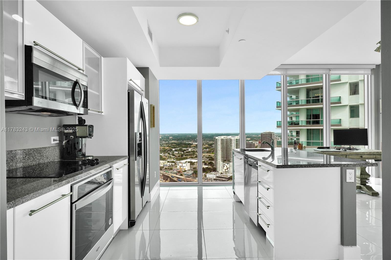 888 Biscayne Blvd #4212, Miami FL 33132