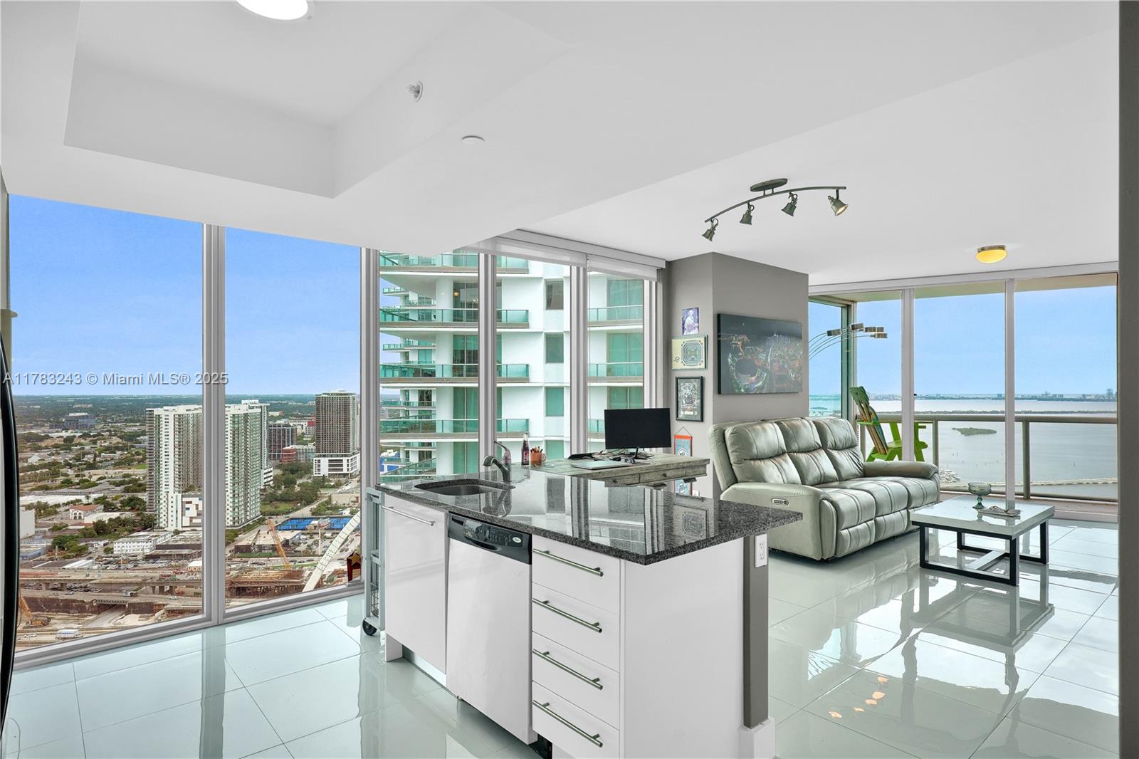 888 Biscayne Blvd #4212, Miami FL 33132
